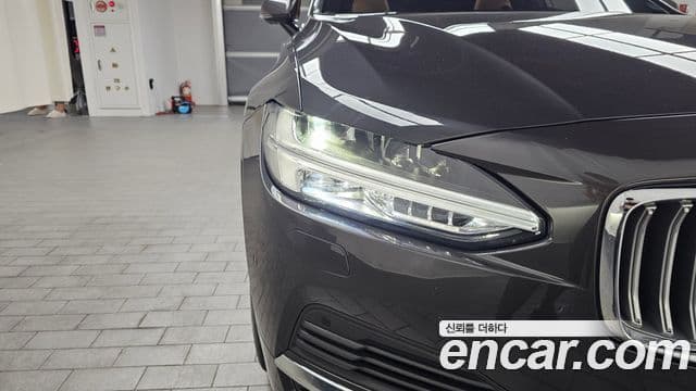 Volvo S90 2021 — ფოტო 21/33