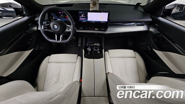 BMW 5 Series 2025 — Photo 31/36