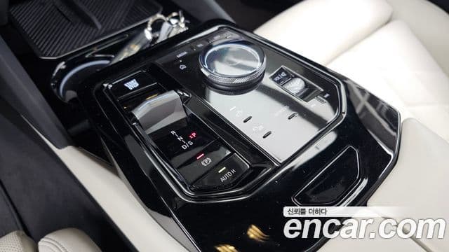 BMW 5 Series 2025 — Photo 36/36