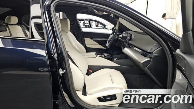 BMW 5 Series 2025 — Photo 19/36
