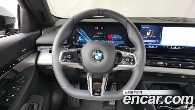 BMW 5 Series 2025 — Photo 34/36