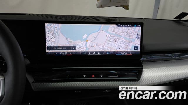 BMW 5 Series 2025 — Photo 29/36