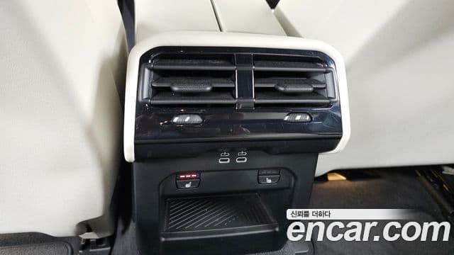 BMW 5 Series 2025 — Photo 24/36