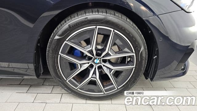 BMW 5 Series 2025 — Photo 11/36