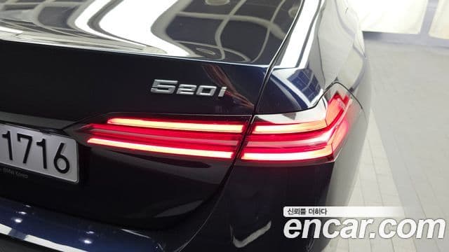 BMW 5 Series 2025 — Photo 27/36