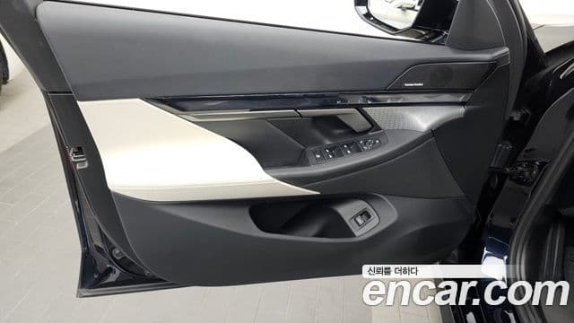BMW 5 Series 2025 — Photo 20/36