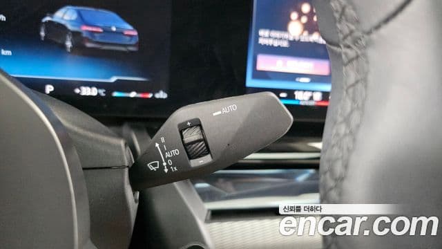 BMW 5 Series 2025 — Photo 33/36