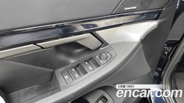 BMW 5 Series 2025 — Photo 10/36