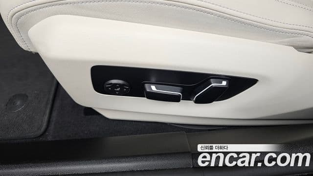 BMW 5 Series 2025 — Photo 28/36