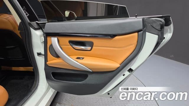 BMW 4 Series 2020 — Photo 26/35