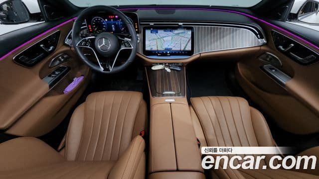 Mercedes-Benz E-Class 2024 — Photo 31/33