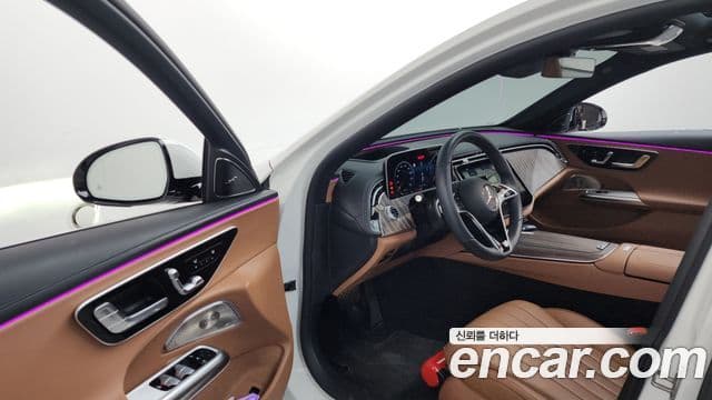 Mercedes-Benz E-Class 2024 — Photo 10/33
