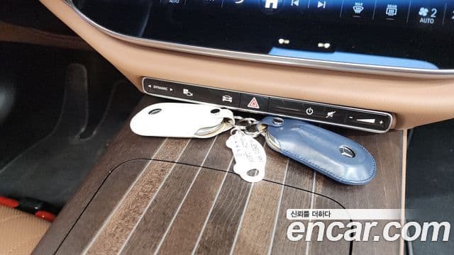 Mercedes-Benz E-Class 2024 — Photo 22/33