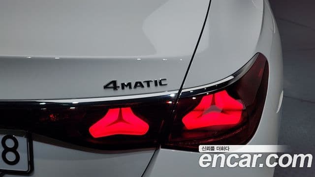Mercedes-Benz E-Class 2024 — Photo 4/33