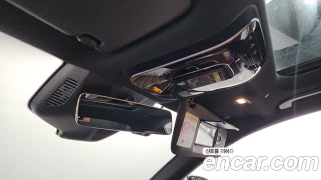 Mercedes-Benz E-Class 2024 — Photo 17/33