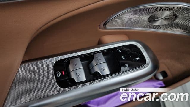 Mercedes-Benz E-Class 2024 — Photo 32/33