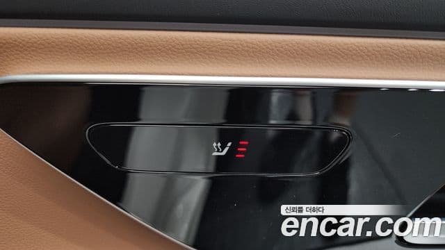 Mercedes-Benz E-Class 2024 — Photo 30/33
