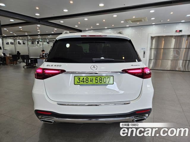 Mercedes-Benz GLE-Class 2025 — Photo 6/16