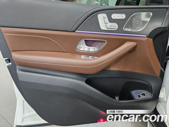 Mercedes-Benz GLE-Class 2025 — Photo 12/16