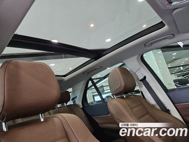Mercedes-Benz GLE-Class 2025 — Photo 2/16