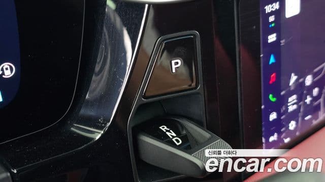 Porsche Macan EV 2025 — Şəkil 28/34
