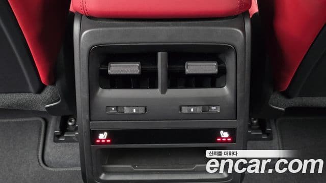 Porsche Macan EV 2025 — Şəkil 31/34