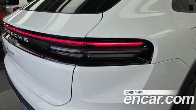 Porsche Macan EV 2025 — Şəkil 18/34