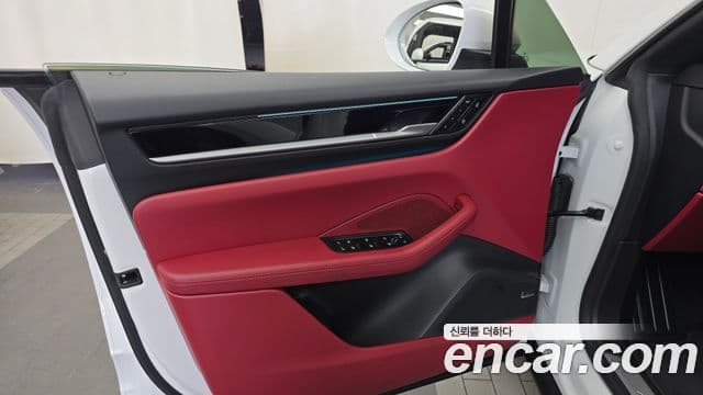 Porsche Macan EV 2025 — Şəkil 7/34