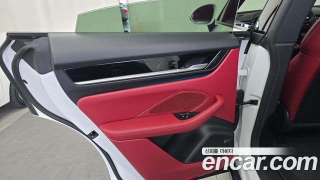 Porsche Macan EV 2025 — Şəkil 10/34