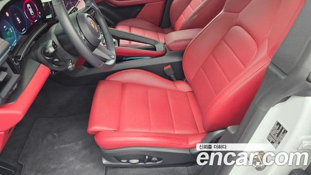 Porsche Macan EV 2025 — Şəkil 30/34