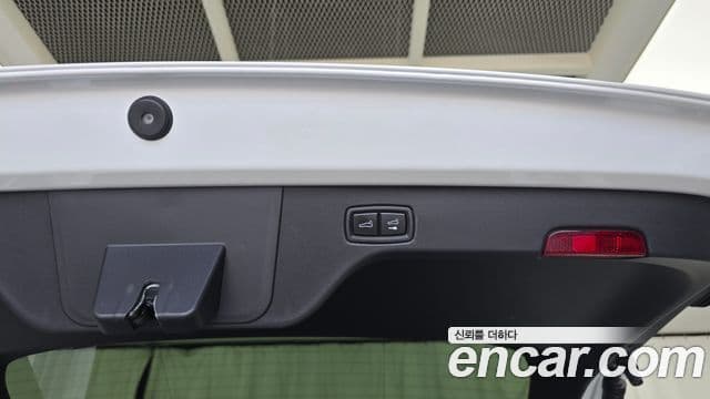 Porsche Macan EV 2025 — Şəkil 29/34