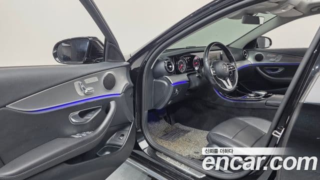 Mercedes-Benz E-Class 2019 — Şəkil 29/32