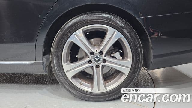 Mercedes-Benz E-Class 2019 — Şəkil 27/32
