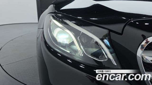Mercedes-Benz E-Class 2019 — Şəkil 14/32