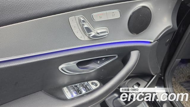 Mercedes-Benz E-Class 2019 — Şəkil 28/32