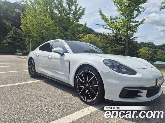 Porsche Panamera 2018 — ფოტო 8/15