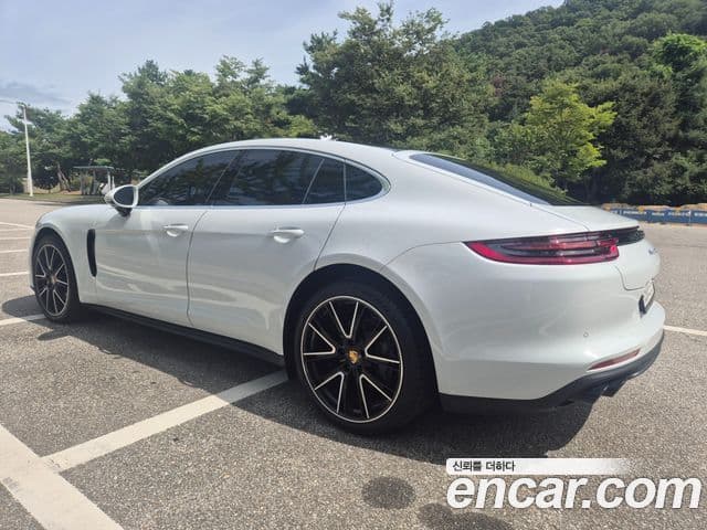 Porsche Panamera 2018 — ფოტო 11/15