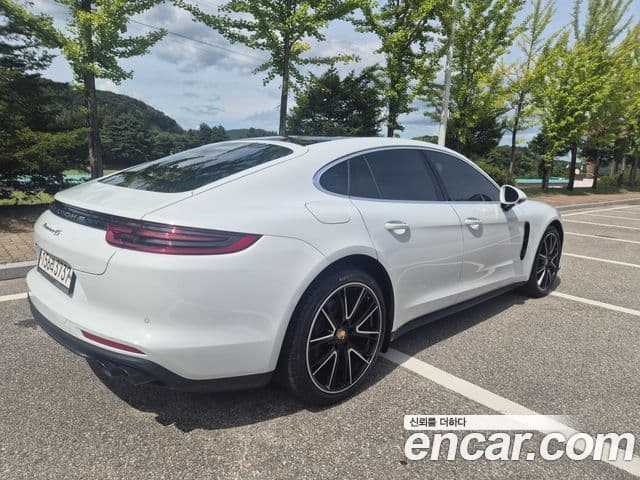 Porsche Panamera 2018 — ფოტო 13/15