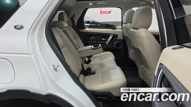 Land Rover Discovery Sport 2022 — Фото 11/20