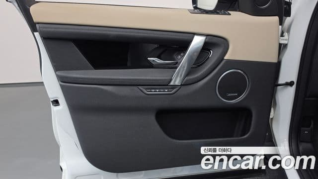 Land Rover Discovery Sport 2022 — ფოტო 29/37