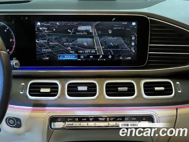 Mercedes-Benz GLS-Class 2022 — Photo 2/20