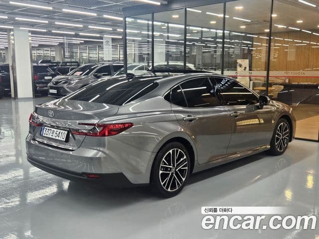 Toyota Camry 2025 — Photo 14/19