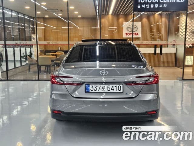 Toyota Camry 2025 — Photo 4/19