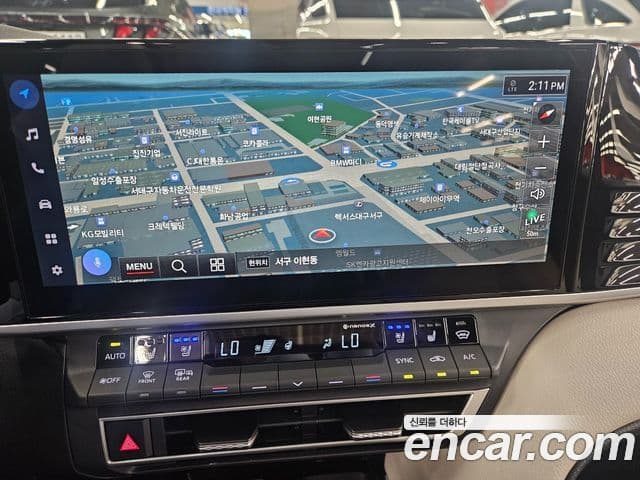 Toyota Camry 2025 — Photo 8/19