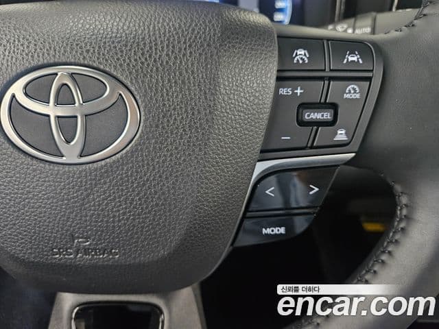 Toyota Camry 2025 — Photo 18/19