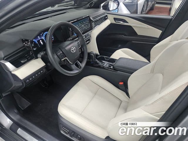 Toyota Camry 2025 — Photo 13/19