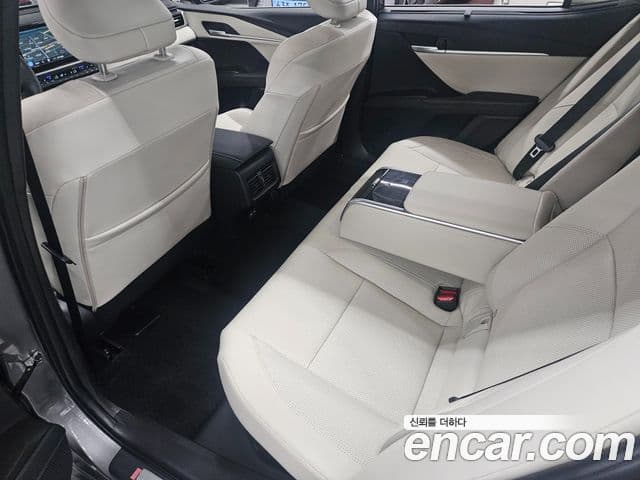 Toyota Camry 2025 — Photo 12/19