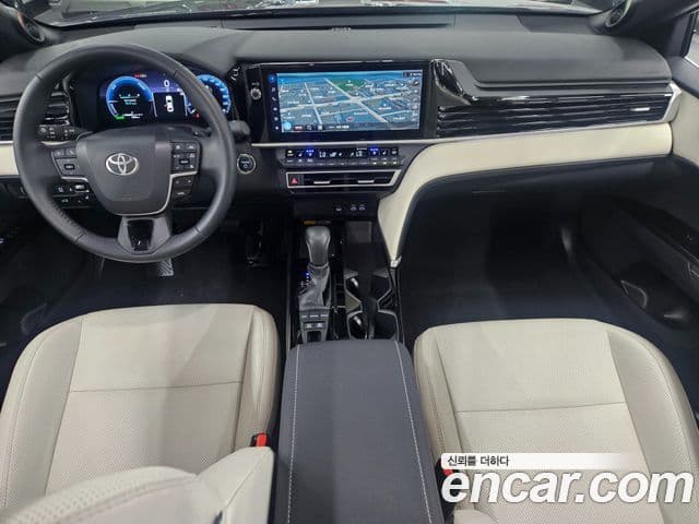 Toyota Camry 2025 — Photo 17/19