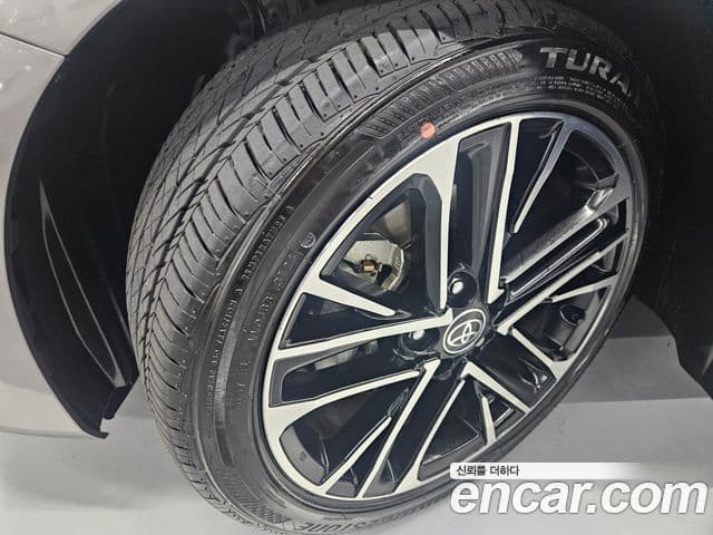 Toyota Camry 2025 — Photo 1/19