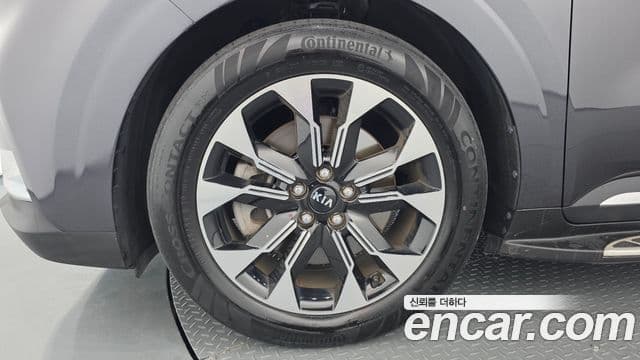Kia Carnival 2021 — Фото 4/20